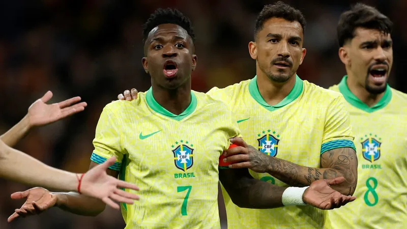 Vinicius Jr desfalca Brasil contra o Uruguai por suspensão; jogadores lamentam