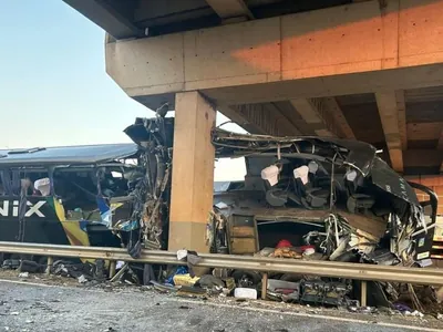 Acidente grave com ônibus de turismo deixa 10 mortos em rodovia de Itapetininga