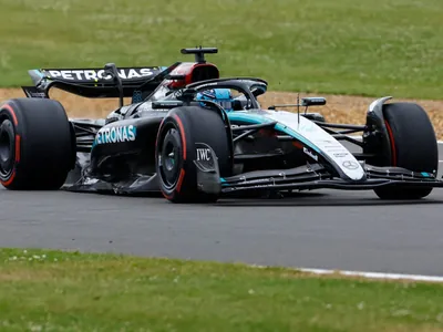 George Russell lidera dobradinha da Mercedes para o GP da Grã-Bretanha