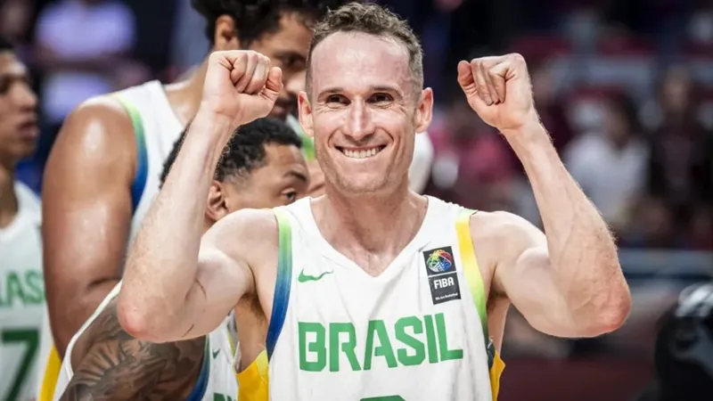 Brasil vence Filipinas e pode conquistar vaga do basquete masculino na Olimpíada