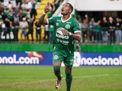 Chapecoense vence Goiás e se mantém firme na briga contra Z4