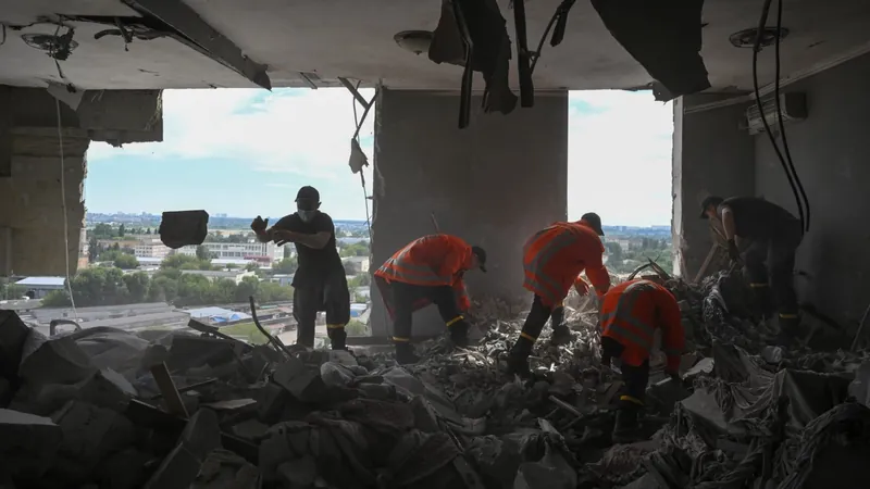 Explosão em hospital pediátrico na Ucrânia deixa 36 pessoas mortas