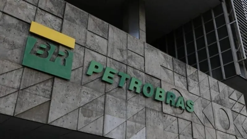 Petrobras anuncia aumento no preço da gasolina a partir desta terça