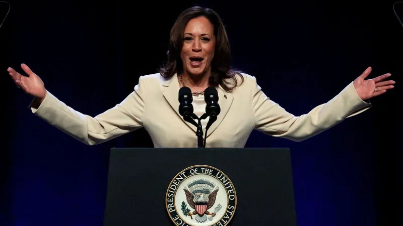 Quem é Kamala Harris, cotada para o lugar de Biden na eleição nos EUA