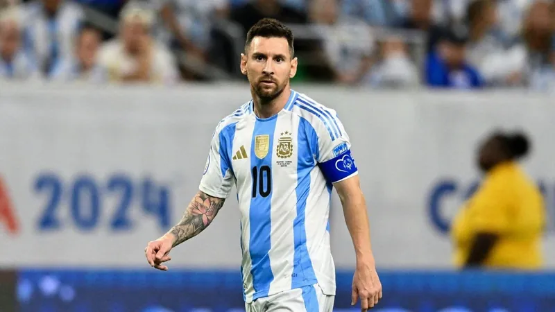 Autoridade argentina cobra Messi por cântico racista: "Deve pedir desculpas"