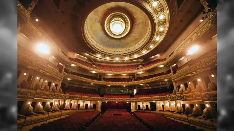 Theatro Municipal promove programação gratuita em comemoração aos 115 anos