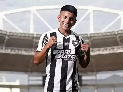 Reforço mais caro do futebol brasileiro, Thiago Almada é apresentado no Botafogo