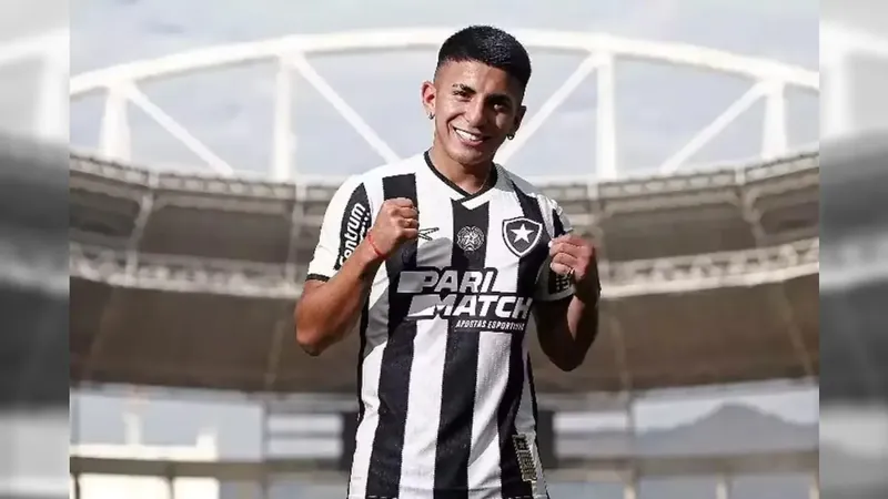 Reforço mais caro do futebol brasileiro, Thiago Almada é apresentado no Botafogo