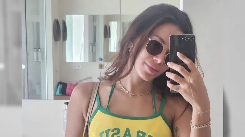 Anitta é queimada por água-viva: “Dor nunca antes experimentada”