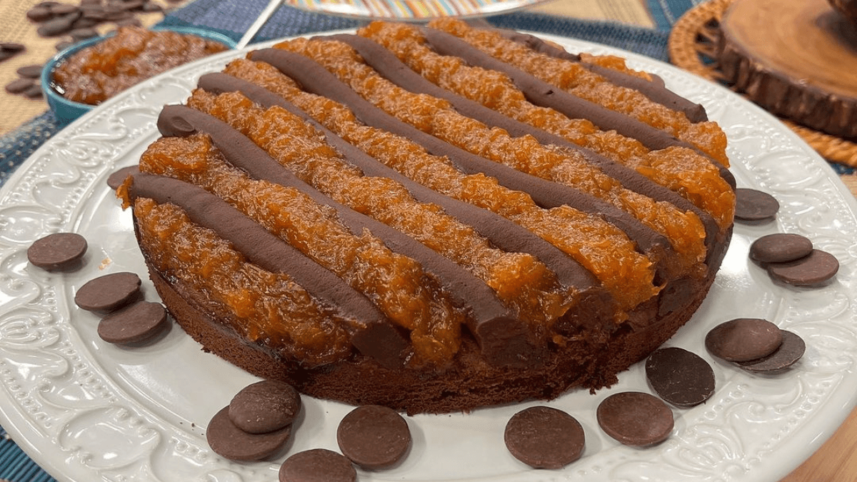 Bolo de chocolate com doce de abóbora | Band Receitas