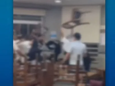 VÍDEO: Discussão com garçom termina em briga generalizada em padaria em SP