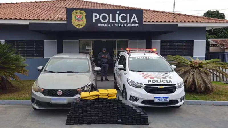 Carro é apreendido com 250 Kg de drogas em Anhumas