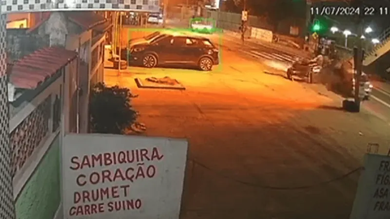 Motorista na contramão atropela carroça em Paciência, na Zona Oeste do Rio