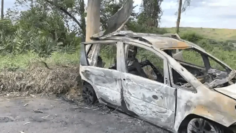 Corpo é encontrado em porta-malas de carro carbonizado na Grande São Paulo