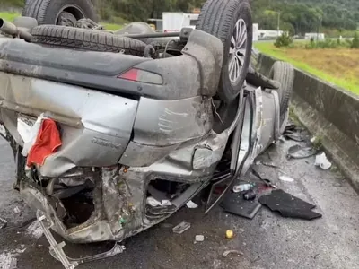 Dunga e esposa têm alta após acidente que capotou carro no Paraná