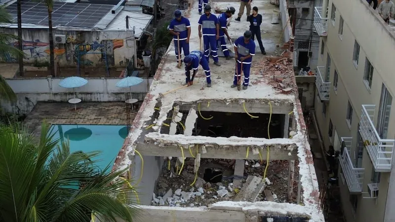 Prefeitura do Rio retoma demolição de prédios irregulares na Ilha da Gigóia