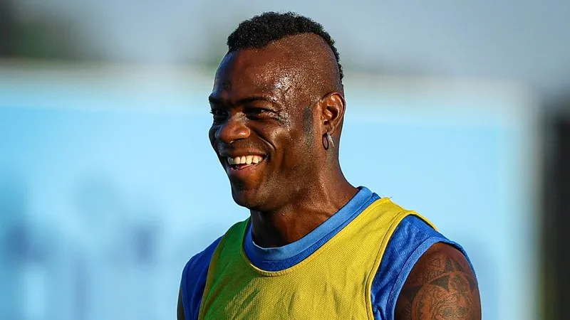 Sem clube, Mario Balotelli pode reforçar equipe da terceira divisão da Espanha