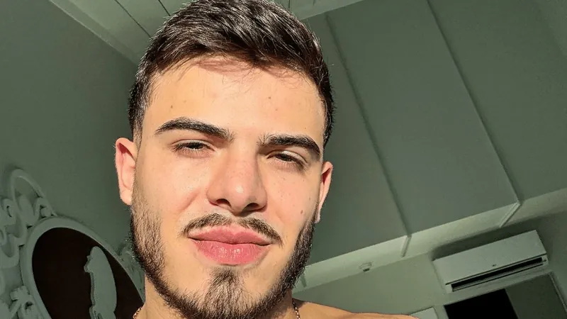 Thomaz Costa larga OnlyFans para se reconectar com Deus: "A paz do mundo passa"