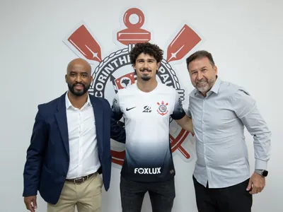 Corinthians oficializa a contratação do zagueiro André Ramalho
