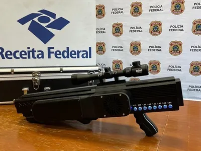 Homem é preso no RJ por importar fuzil anti-drones pelos Correios