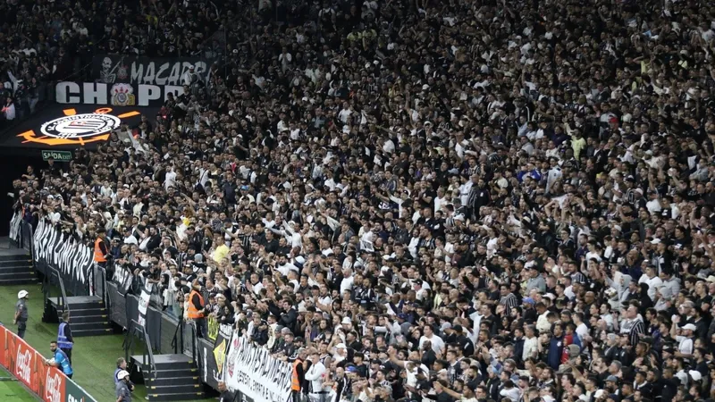 Corinthians melhora após expulsão, tem gol anulado por pé e empata com o Grêmio