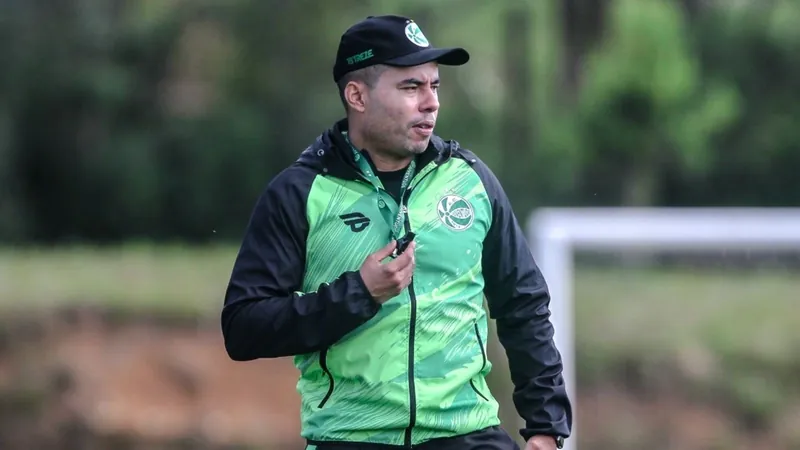 Juventude anuncia contratação do técnico Jair Ventura