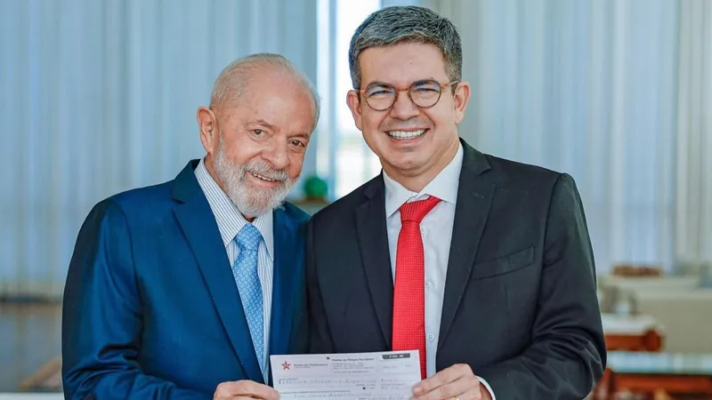 Líder do governo no Congresso, Randolfe Rodrigues se filia ao PT