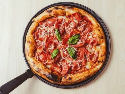 Pizza de frigideira para uma pessoa: receita com massa leve é fácil de fazer