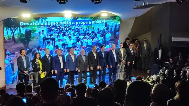 Lula chega em São José dos Campos acompanhado de Alckmin e Haddad