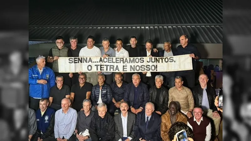 Em festa do tetra, campeões levam faixa em homenagem a Senna da final da Copa 94