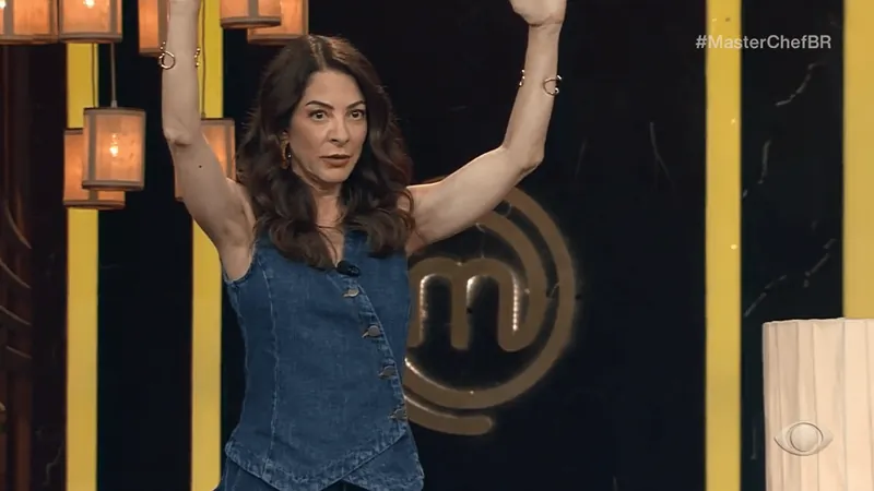 Ana Paula Padrão é exaltada por braços musculosos no MasterChef: "Gostaram?"