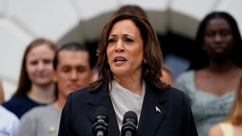 Kamala Harris cita legado de Biden no 1º discurso após desistência do democrata