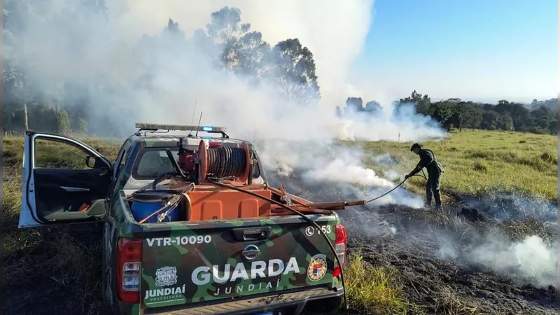 Queimada atinge dois hectares de área de pastagem em Jundiaí