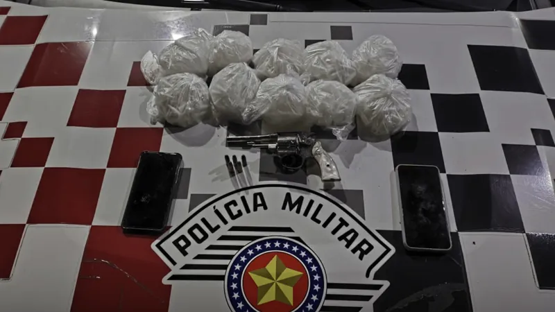 PM prende homem com arma de fogo por tráfico de drogas em Taubaté