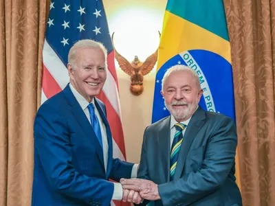 Planalto aprova desistência de Biden e projeta "fôlego contra trumpismo" nos EUA
