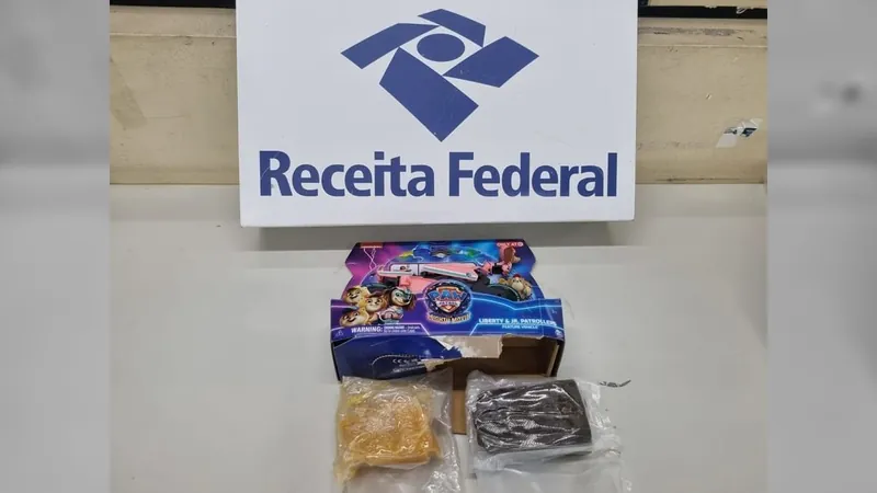 Receita Federal apreende R$ 360 mil em haxixe dentro de caixa no Galeão