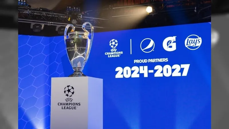 UEFA sorteia jogos da primeira fase da Champions League em novo formato