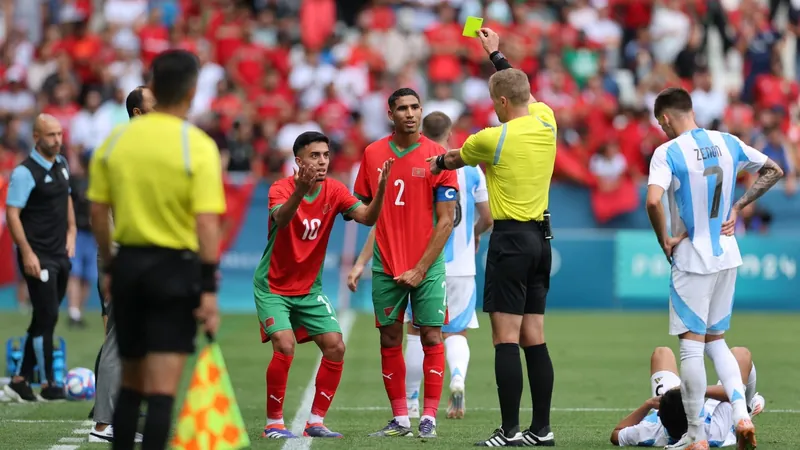 Juiz de acréscimo "eterno" para Argentina já ignorou "segurada de bola" em campo