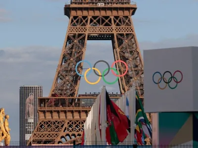 Saiba por que os atletas de Paris 2024 reclamaram da comida da Vila Olímpica