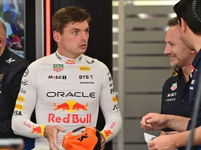 "Não tem um microfone na boca em outros esportes", diz Verstappen após polêmicas