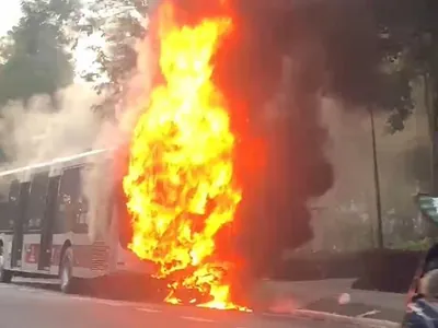 Número de ônibus queimados na cidade de São Paulo chega a 25 neste ano