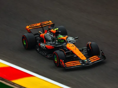 Norris lidera dobradinha da McLaren no segundo treino do GP da Bélgica