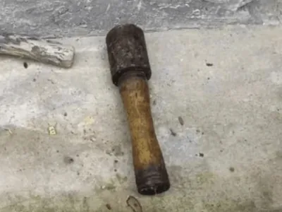 Mulher usa granada por 20 anos achando que fosse martelo na China
