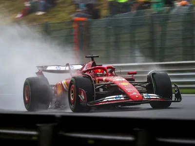 Com Verstappen punido, Leclerc faz a pole no GP da Bélgica