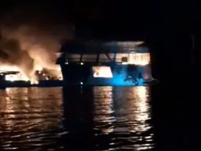 Incêndio em barco deixa três mortos e sete feridos em Manaus