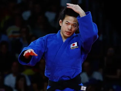 Japonês se recusa a sair do tatame após derrota e pede 'VAR'
