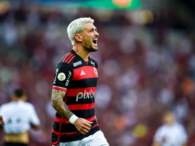 Flamengo vence o lanterna Atlético-GO e retoma liderança do Brasileirão