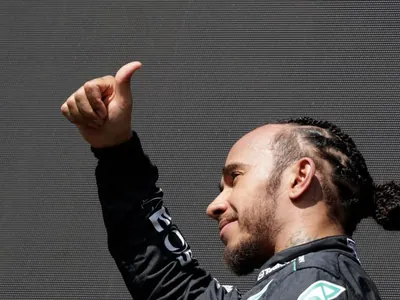 Hamilton celebra dobradinha da Mercedes, mas freia empolgação: "A barra é alta"