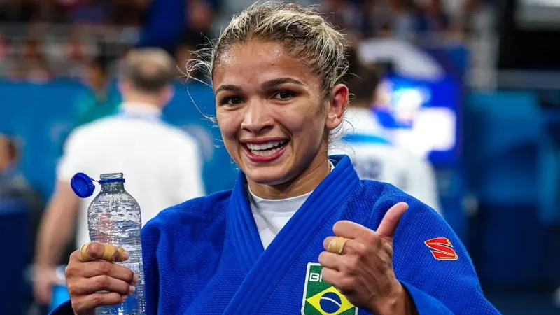 Larissa Pimenta conquista medalha de bronze após vitória no golden score