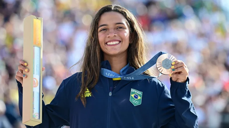 Rayssa Leal conquista a medalha de bronze no skate em Paris